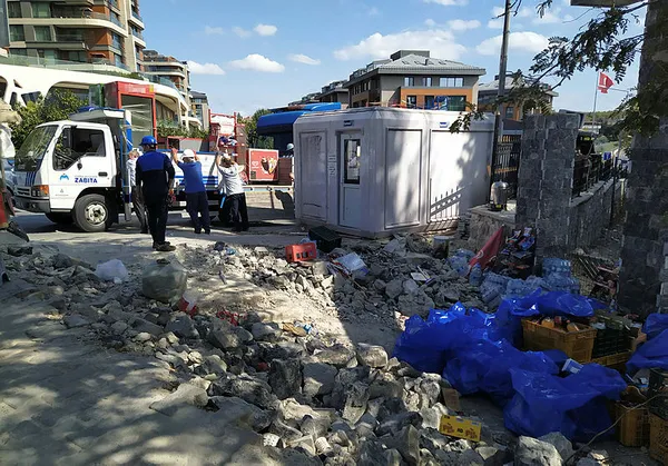 CHP'li İBB 15 yıllık taksi durağını kaldırmaya çalıştı! Skandal ortaya çıktı! Yıllardır CHP'li Bakırköy Belediyesi...-2