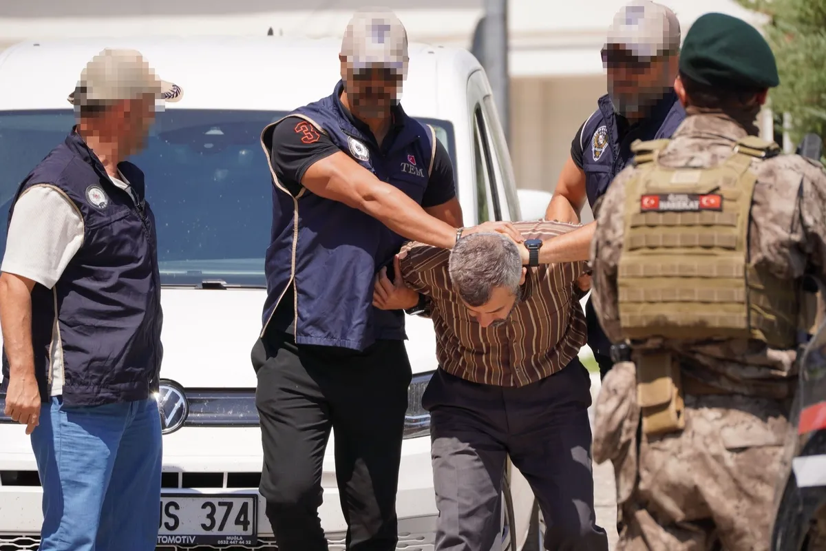 Burkay Karatepe'nin ablasının FETÖ'cülere lojistik destek verdiği ortaya çıktı! 10 yıllık ihanet yazışmalar taslak klasöründe: "Her pazar olmasın arada şaşırtalım"-7