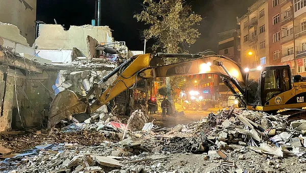 son-dakika-malatyada-coken-bina-sorusturmasinda-3-tutuklama-1636557437367.jpg SON DAKİKA! Malatya'da çöken bina soruşturmasında 3 tutuklama-5