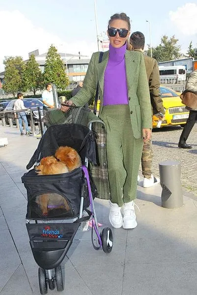 moda-dunyasina-el-atan-sarkici-seren-serengilin-hayvanseverligi-kisa-surdu-satisa-cikardigi-urunler-buyuk-tepk-1646507161430.jpeg Moda dünyasına el atan şarkıcı Seren Serengil'in hayvanseverliği kısa sürdü! Satışa çıkardığı ürünler büyük tepki çekti-8