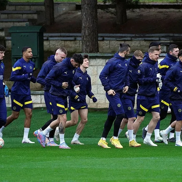 Fenerbahçe’nin Sevilla kadrosu açıklandı!