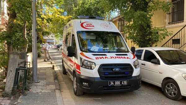 istanbulda-korku-dolu-anlar-kadikoyde-5-katli-binada-iki-dairenin-balkonu-gurultuyle-coktu-1632666028601.jpg İstanbul'da korku dolu anlar! Kadıköy'de 5 katlı binada iki dairenin balkonu gürültüyle çöktü-7