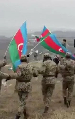 Kahraman Azerbaycan askerinden Şuşa'da zafer halayı! Paşinyan'a böyle yanıt verdiler