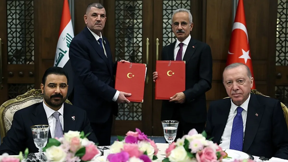 İmza töreninde teknik düzeltme! Bakan Uraloğlu ne yaşandığını anlattı