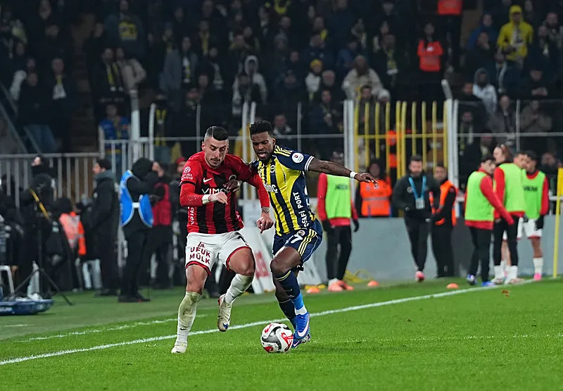 Spor yazarları Fenerbahçe - Gençlerbirliği maçını değerlendirdi! "Hakemliğin iflas gecesi" - 15