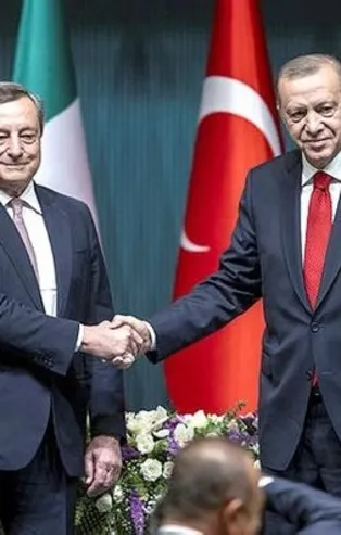 İtalya Başbakanı Draghi'den Türkiye'ye övgü dolu sözler: Karadeniz'deki tahıl koridorunda takdire şayan bir merkezi rolde