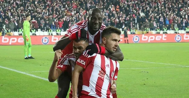 Lider Sivasspor, Fenerbahçe’yi yenerek Süper Lig’de 7’de 7 yaptı...