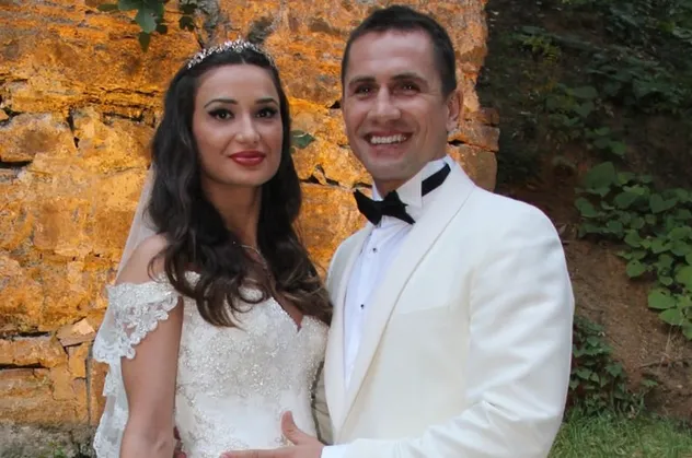 Emre Aşık ve eşi Yağmur Aşık dayak yedi