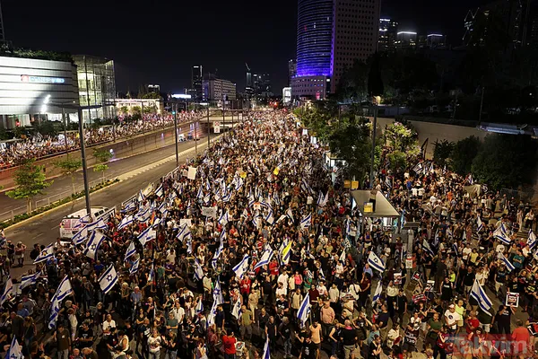 Tel Aviv'de isyan ateşi büyüyor! Katil Netanyahu'nun istifası için on binlerce İsrailli yine sokaklara akın etti - 43