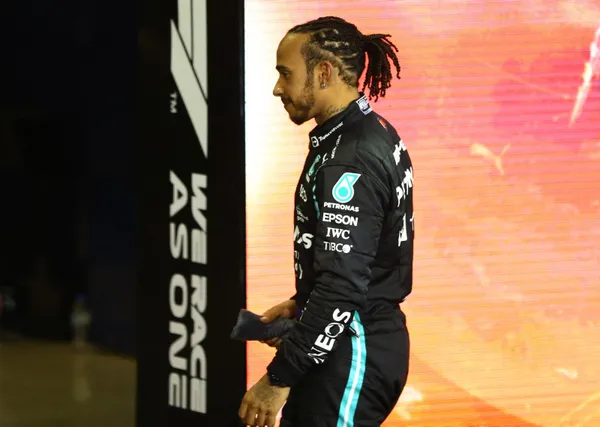 formula-1de-manipulasyon-iddiasi-lewis-hamiltonun-sozleri-gundeme-bomba-gibi-dustu-1639476355321.jpg Formula 1'de manipülasyon iddiası! Lewis Hamilton'un sözleri gündeme bomba gibi düştü-2