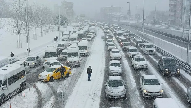 Kar yağdı THY sefer iptalleri geldi! İstanbul Havalimanı'ndan 162 Sabiha Gökçen Havalimanı'ndan 18 sefer iptal-3
