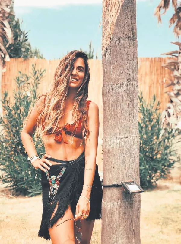 zeynep-mayruk-ile-tolga-saritasi-tatli-bir-telas-sardi-1633814526228.jpeg Zeynep Mayruk ile Tolga Sarıtaş evlilik kararı aldı!-4