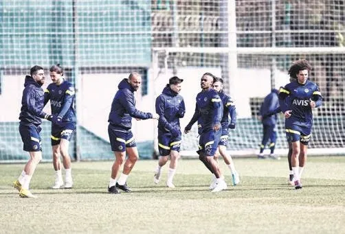 besiktas-gaziantep-fknin-rumen-yildizi-maximi-sezon-sonuna-kadar-kiraladi-1676679229108.jpeg Beşiktaş, Gaziantep FK’nın Rumen yıldızı Maxim'i sezon sonuna kadar kiraladı-12