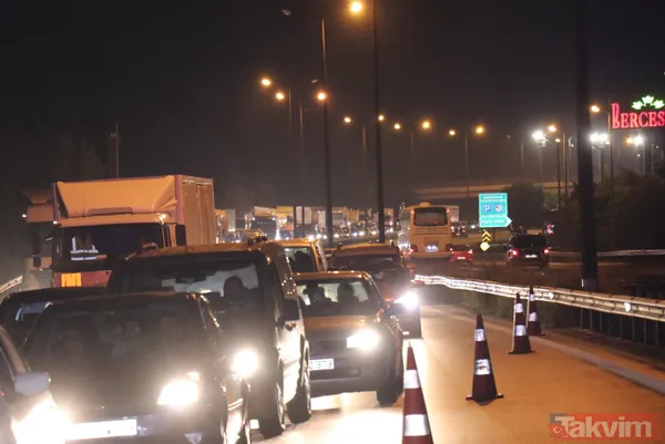 Sapanca'da TEM'i kilitleyen kaza! 5 araç birbirine girdi - 24