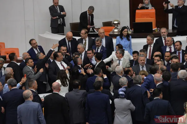 PKK sokakları DEM Parti Meclis'i karıştırdı! Kavga dövüş kürsüyü işgal ettiler | AK Parti'den "Meclis'te PKK istemiyoruz" sloganları - 13