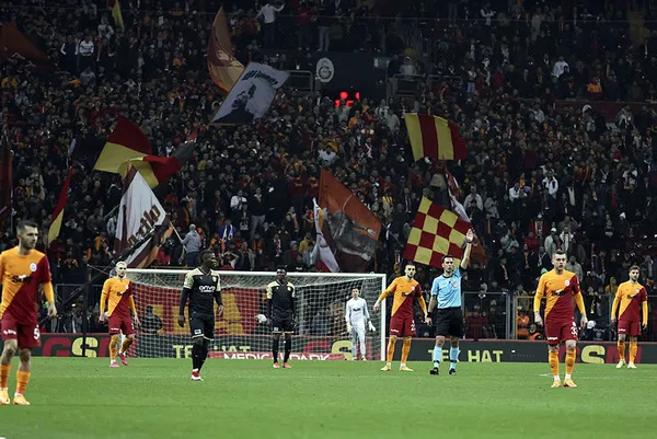 1650631005249.jpg Domenec Torrent taraftarı yine çıldırtacak! Altay - Galatasaray maçı öncesi şok karar-3