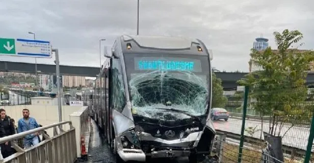 İstanbul’un toplu taşıma çilesi bitmiyor! Metrobüs kaza yaptı: Vatandaşlar yağmurda perişan oldu