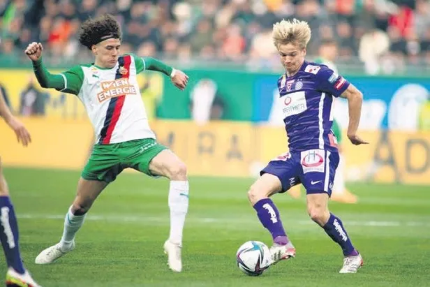 besiktas-kongolu-sol-bek-artur-masuakuyu-1-yilligina-kiraladi-1659484217313.jpeg Beşiktaş Kongolu sol bek Artur Masuaku'yu 1 yıllığına kiraladı!-19