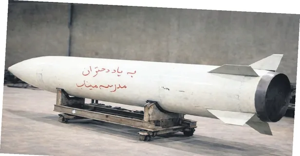 İsrail’e atılan füzede dikkat çeken not: Minab’da katledilen kız öğrencilerin anısına