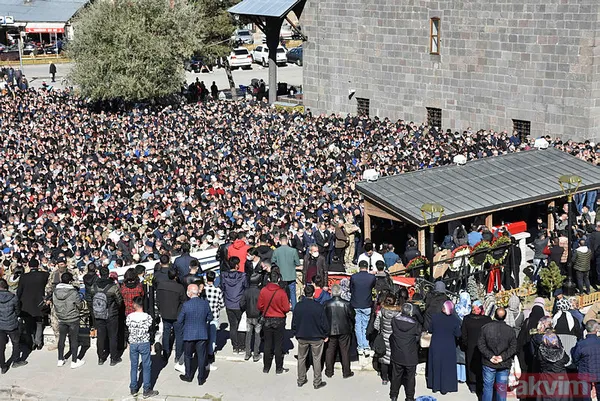Tunceli'de PKK ile çıkan çatışmada şehit olan asker Burak Tortumlu, Erzurum’da son yolculuğuna uğurlandı - 9