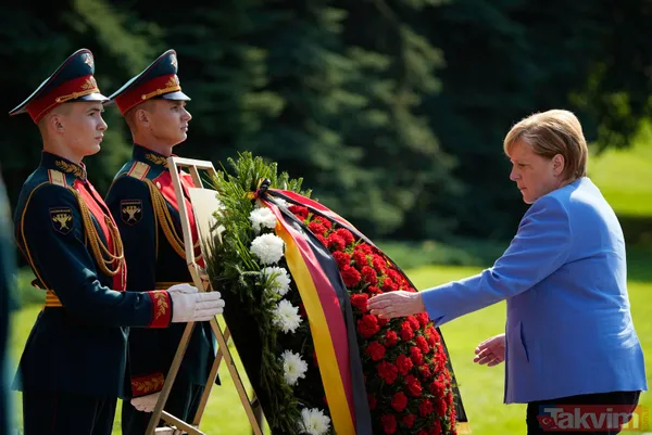 SON DAKİKA: Rusya Devlet Başkanı Putin Almanya Başbakanı Angela Merkel'e çiçek verdi - 16
