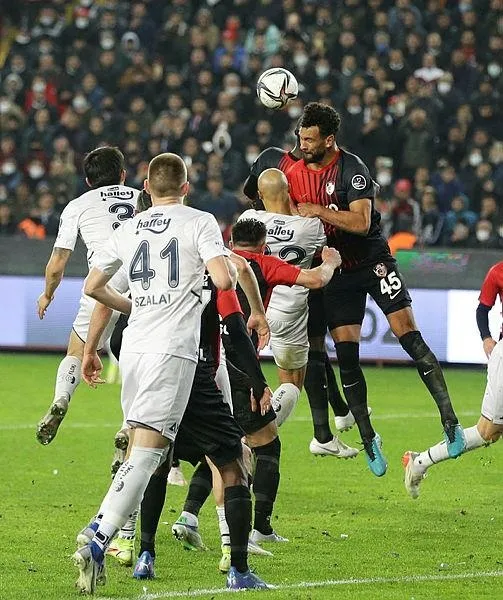 1639431014332.jpeg Fenerbahaçe'ye ağır yara! Erol Bulut eski takımına boyun eğdirdi-2