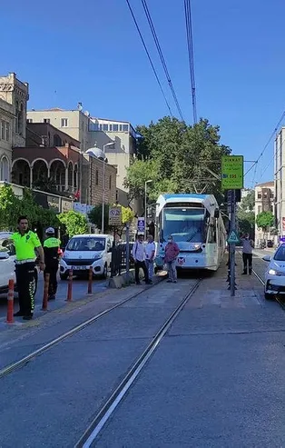 Karaköy'de tramvay kazası! Seferler durdu