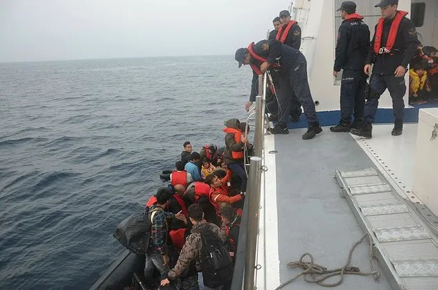 Son dakika: Çanakkale'de 53'ü çocuk, 101 kaçak göçmen yakalandı