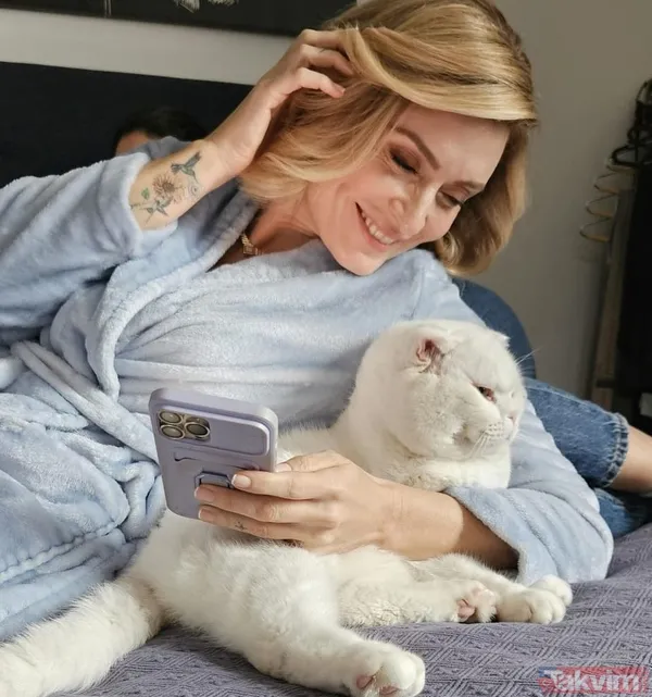 Bülent Şakrak’la 8 yıllık evliliği biten Ceyda Düvenci’den yatak pozları! Yorum üstüne yorum yağdı! “Güzel bir bayan ama evliyken...” - 10