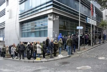 SGK önünde EYT izdihamı