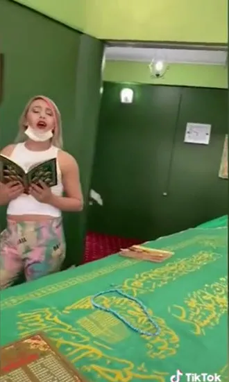 tiktokta-skandallar-bitmiyor-cigdem-hazar-seker-ramazan-ayinda-dini-degerlerle-dalga-gecip-video-cekti-1618825008262.jpg TikTok'ta skandal! Ramazan ayında dini değerlerle dalga geçip video çeken Çiğdem Hazar Şeker gözaltına alındı-5