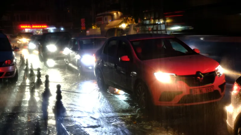 Meteoroloji'den sağanak yağış uyarısı! İstanbul'da bugün hava nasıl olacak? 15 Mart 2019 hava durumu - 12