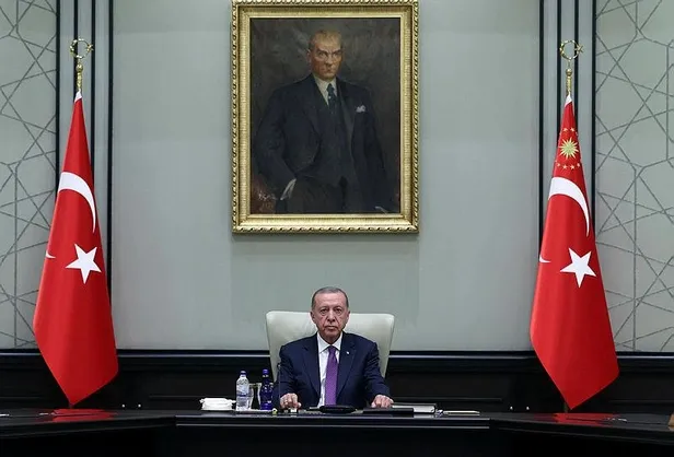 kabine-toplantisi-sonrasi-baskan-erdogan-onemli-aciklamalarda-bulundu-1691431992045.jpeg Kabine Toplantısı sonrası Başkan Erdoğan önemli açıklamalarda bulundu-9