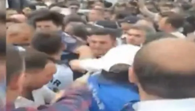Üsküdar’da zabıtalar arasında gerginlik! İBB zabıtaları Üsküdar Belediyesi zabıtalarına saldırdı