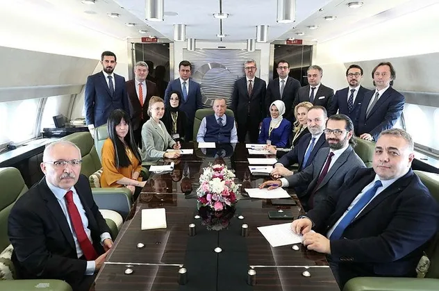 Başkan Erdoğan'dan altılı muhalefet masasına HDP tepkisi: Masanın altında kimlerin olduğunu bulmaları lazım