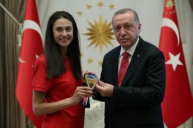 Başkan Erdoğan iki kez dünya şampiyonunu ilk Türk tekvandocu İrem Yaman'ı kabul etti