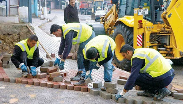 kit-taseron-iscilerinde-son-durum-100-bin-kisi-bekliyor-taseronlara-kadro-verilecek-mi-ne-zaman-kimleri-kapsay-1695029192953.jpg KİT taşeron işçilerinde son durum 2023 | 100 bin kişi bekliyor! Taşeronlara kadro verilecek mi, ne zaman? Kimleri kapsayacak?-6