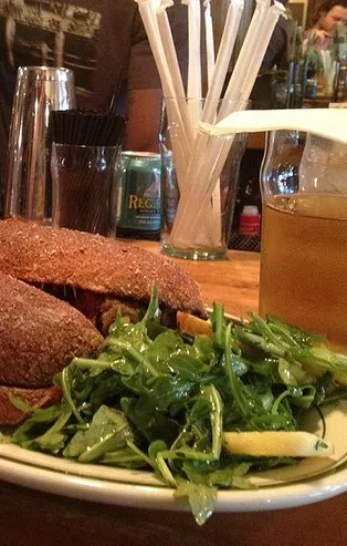 Fransa’da bir müşteri sandviçi geciktiği için garsonu öldürdü