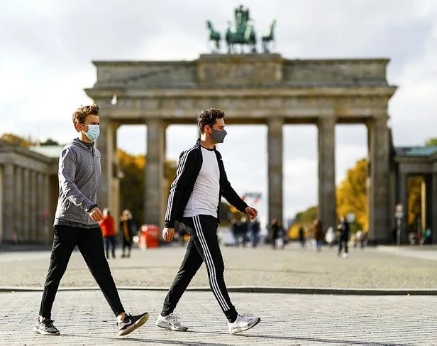 SON DAKİKA: Almanya'da yeni 'Kovid-19' rekoru: 16 bin 774 kişiyle en yüksek günlük vaka kaydedildi-1