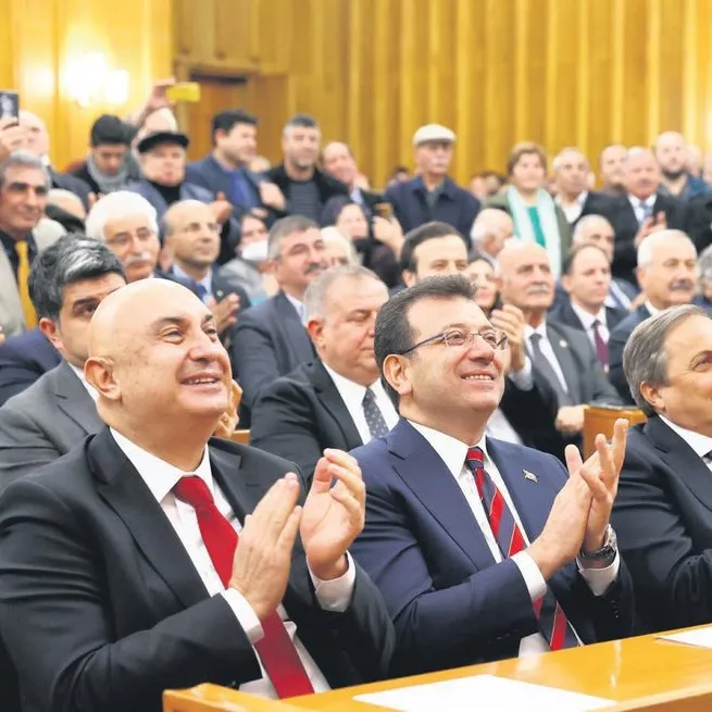Kürsüye çıkamadı manşete çıktı