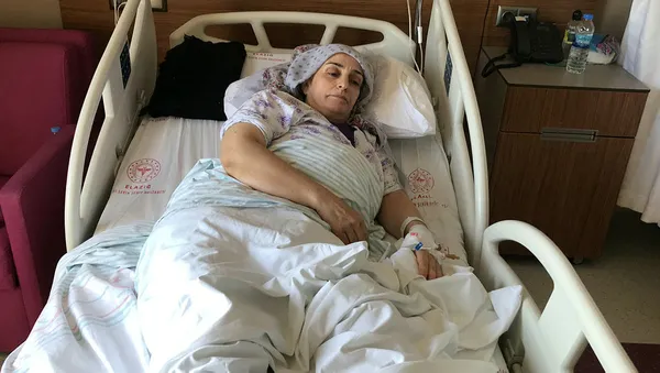 33-saat-sonra-enkazdan-cikartilan-mucize-kadin-afadin-isigini-gorunce-agladim-1677396880295.jpg 33 Saat sonra enkazdan çıkartılan mucize kadın: “AFAD'ın ışığını görünce ağladım”-3