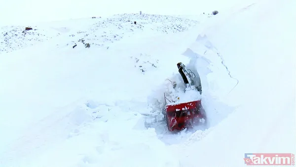 Muş’ta kar kalınlığı 10 metreyi buldu! Ekipler, çığ riskine rağmen 1 kilometreyi 2 saatte temizliyor - 7