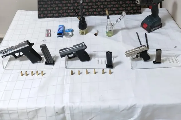 İzmir’de yası dışı silah ticareti operasyonu