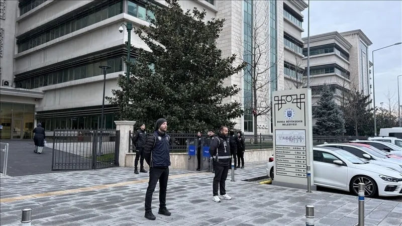 bursada-bozbey-merkezli-yerel-ahtapot-operasyonu-belediyeyi-aile-sirketine-cevirmisler-1775229406703.jpeg Bursa'da Mustafa Bozbey merkezli yerel ahtapot operasyonu: Suç örgütünde kimler var? Rant hiyararşisi deşifre oldu-2