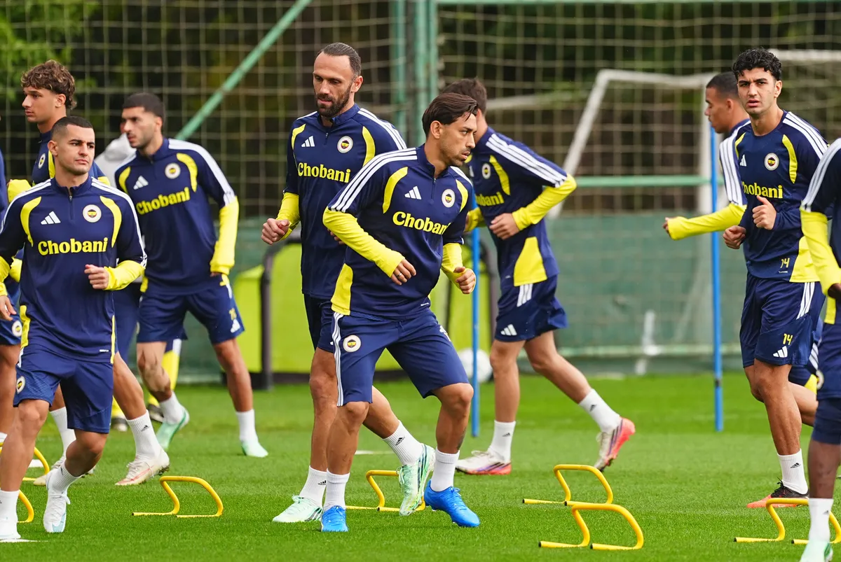 uefa-sampiyonlar-liginde-fenerbahce-aston-villa-karsisinda-1791963167848.jpg Fenerbahçe Villa Park'ta 3 puan peşinde! İsmail Kartal'dan 'kazanan 11' kararı-3