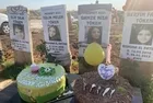 En acı doğum günü! Depremde hayatını kaybeden kızının çok istediği pastayı mezarına götürdü