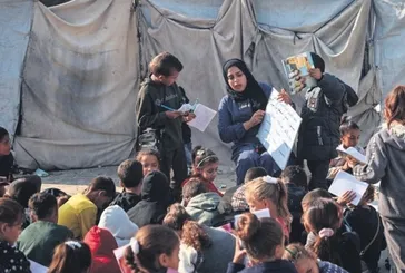 Teröristlere inat çadırda bile eğitim