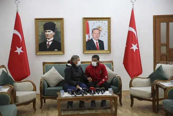 son-dakika-hdp-herkes-icin-adalet-kampanyasi-baslatacak-1612774041211.jpg SON DAKİKA: HDP "Herkes İçin Adalet" kampanyası başlattı-6