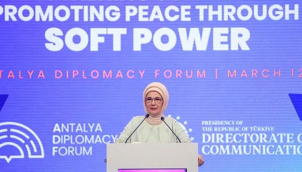 Emine Erdoğan, Antalya Diplomasi Forumu panelinde konuştu! Kalıcı ve sürdürülebilir barış mesajı-1