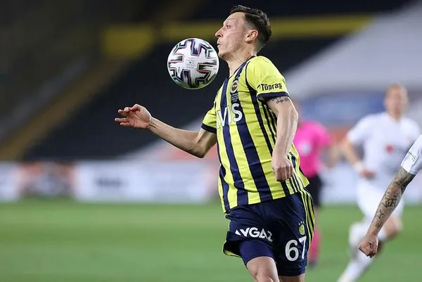Fenerbahçe'nin yeni sezondaki en büyük silahı Mesut olacak! - 1